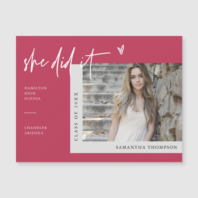 Viva Magenta彼女はそれを卒業写真マグネットを行った (正面)