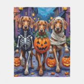 Vizsla Dogs Trick-or-Treating in Halloween Costume フリースブランケット (正面)