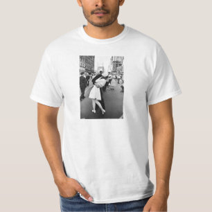 VJキスをするの日の世界大戦 Tシャツ