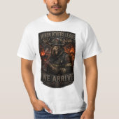 VLLC When Others Leave We Arrive Firefighter Moose Tシャツ (正面)