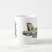 VMFA323死ラトラーズは襲います コーヒーマグカップ (中央)