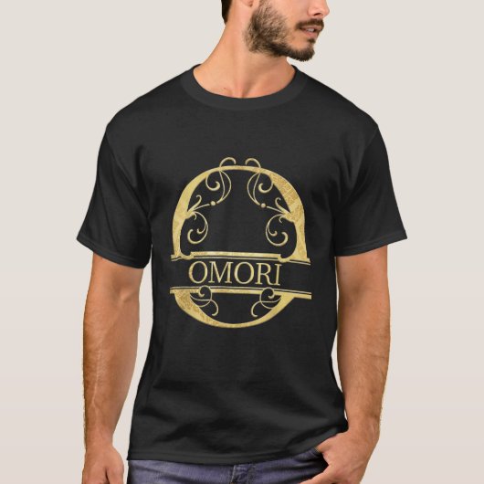 Vnz Omori 名入りギフト ユニセックス 大人と子供用 Tシャツ (正面)