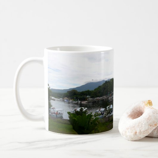Volcan Mombacho威厳のある – グラナダ，ニカラグア コーヒーマグカップ (ドーナツ)