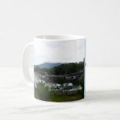 Volcan Mombacho威厳のある – グラナダ，ニカラグア コーヒーマグカップ (正面左)