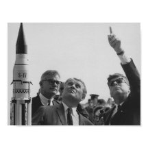 Von BraunとJFKが空を見る