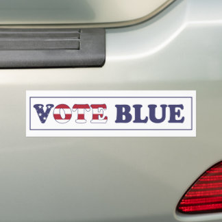 Vote Blue – アメリカ国旗のタイポグラフィ バンパーステッカー