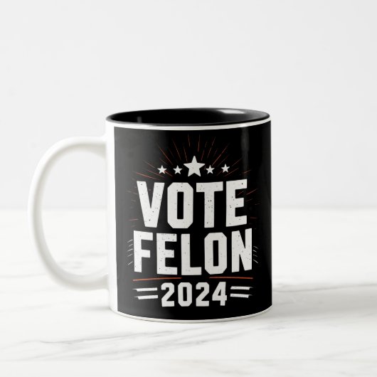 Vote Felon Trump 2024 楽しい選挙の投票 ツートーンマグカップ (左)