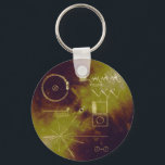 Voyager 1と2地球の黄金記録音 キーホルダー<br><div class="desc">この金ゴールドアルミカバーは保護Voyager 1と2「地球の音」の金ゴールドメッキされた記録をマイクロ隕石衝突から設計したが、その記録に対する鍵をファインダーに提供する二重の目的を果たしてい遊る。カバーの内側と外側の両方の面に説明図が表示され、外側の図は時間とともに侵食される。ボー飛んでいるヤガー1と2に乗って同じ「黄金」の記録は、地球の話は遠く深い宇宙に運の物語である。12インチの金ゴールドメッキ銅ディスクは、60言語の挨拶、文化や時代の音楽のサンプル、地球の自然や人造りの音を含違うむ。また、高度な技術文明が図や写真に変換できる電子情報も含まれている。現在、両方のボイジャー探査機は、我々のシステムの最外端に向けて、惑星間宇宙の黒い海の中で帆走し飛んでいるてい縁どる太陽の。 http://en.wikipedia.org/wiki/File:The_Sounds_of_Earth_Record_Cover_-_GPN-2000-001978.jpg</div>