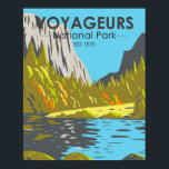 Voyageurs National Park Minnesota Vintage ポスター<br><div class="desc">Voyageurs vector artwork design. The park covers a vast area and is known for its forests,  waterways and huge,  island-dotted Rainy,  Kabetogama and Namakan lakes.</div>