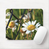 Vrede achter het hek. In bloemen illustratief. マウスパッド (マウス)