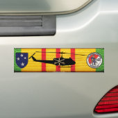 VSMのリボンのD/1/1st Cav第23 Inf Div UH-1 Huey バンパーステッカー (車上)