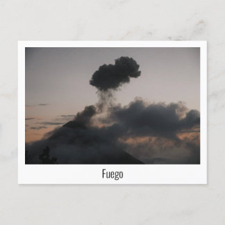 Vulkan Fuego in Guatemala beim Sonnenuntergang ポストカード