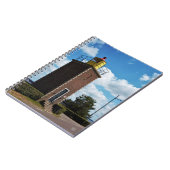 Vuurtoren voor scheepvaart in Willemstad Nederland ノートブック (左側)