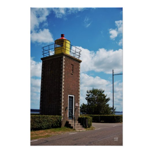 Vuurtoren voor scheepvaart in Willemstad Nederland ポスター (正面)