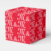 wカップルのカスタマイズイニシャルは、赤い贈り物をモノグラム フェイバーボックス (正面サイド)