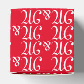 wカップルのカスタマイズイニシャルは、赤い贈り物をモノグラム フェイバーボックス (上部)