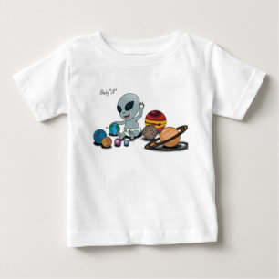 w/Planetsを遊んでいるベビー"A" ベビーTシャツ