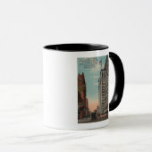 WAスポケーン – ホーセアーツのあるダウンタウンビュー マグカップ (正面右)