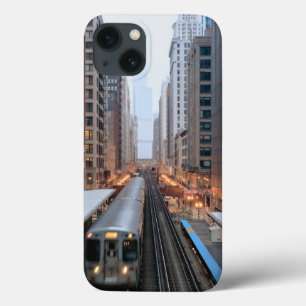 Wabash上の都心のシカゴの高い柵 iPhone 13ケース