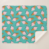 Waffle cones ice cream and frozen yogurt pattern シェルパブランケット (正面(横))