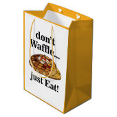 Waffle Dessert Food Funny Party ミディアムペーパーバッグ (裏面アングル)