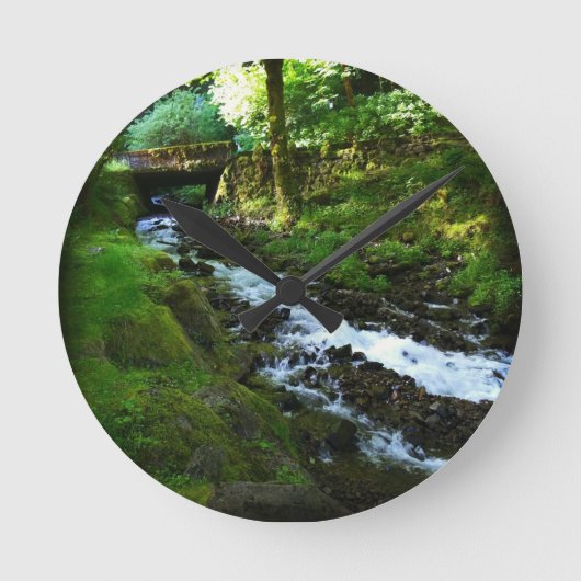 Wahkeena滝からのランオフ、または ラウンド壁時計 (正面)