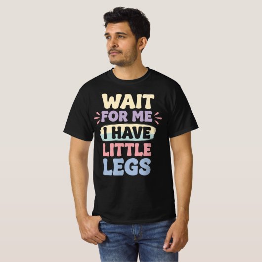 Wait For Me I Have Little Legs Funny Relatable  Tシャツ (正面フル)