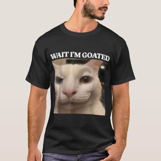 Wait I’m Goated Cat Meme Design Tシャツ (正面)