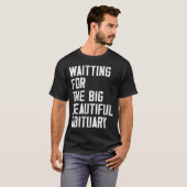 Waiting For The Big Beautiful Obituary Funny Sayin Tシャツ (正面フル)