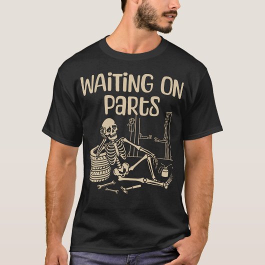 Waiting On Parts Funny Skeleton Auto Mechanic Tシャツ (正面)