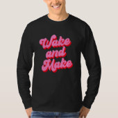 Wake And Make Funny Pink Text Tシャツ (正面)