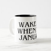 Wake Me When It's January Mug Funny Gift ツートーンマグカップ (正面左)
