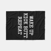 Wake Up Kick Butt Repeat Motivation フリースブランケット (正面(横))