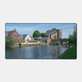 Wakefield Canal Side: Historic Pub and Apartments デスクマット