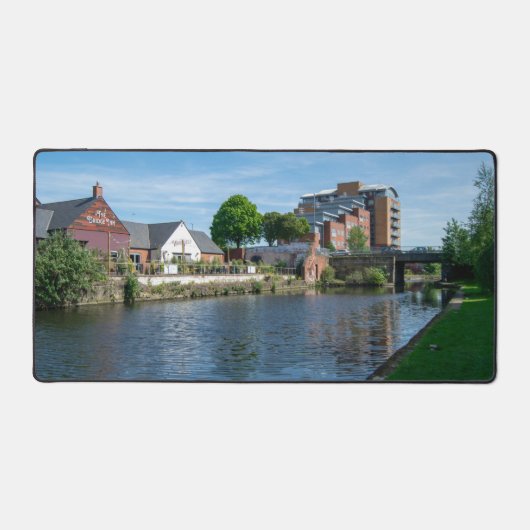 Wakefield Canal Side: Historic Pub and Apartments デスクマット (正面)