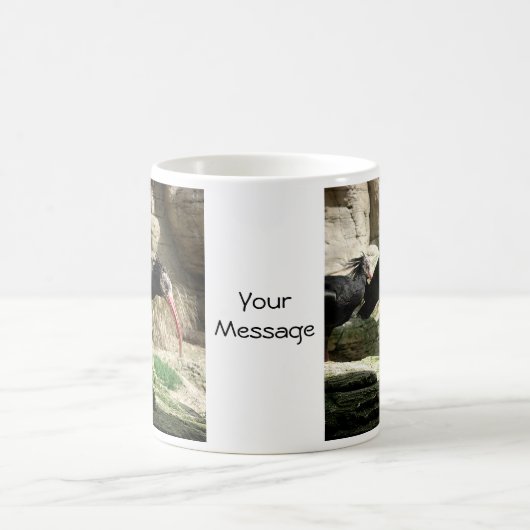 Waldrappトキ亜科の黒によって羽をつけられる鳥のマグ コーヒーマグカップ (中央)