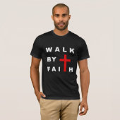 Walk by Faith Christian Cross Bible引用文Tシャツ Tシャツ (正面フル)