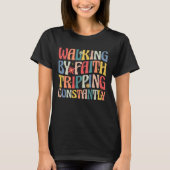 Walking by Faith Tripping Constantly Funny Groovy Tシャツ (正面)