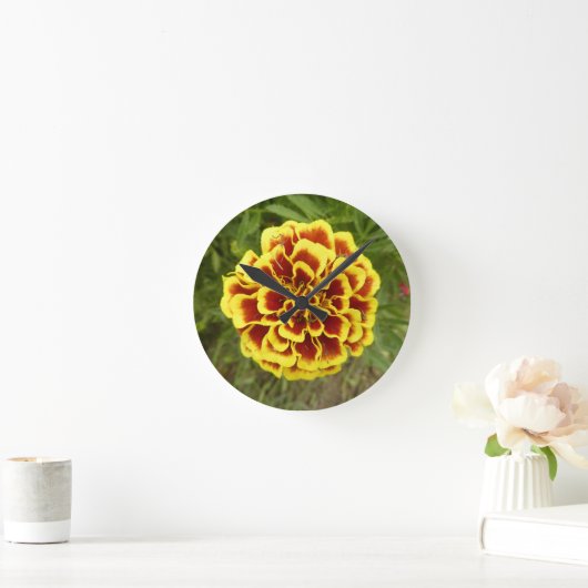Wall clock With Picture Of Marigold On It ラウンド壁時計 (ホーム)