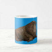 Walrus Mug on Blue コーヒーマグカップ (中央)