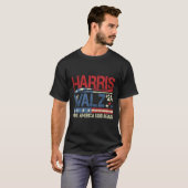 Walz 2024再びアメリカを作るHarris Waltz Quo Tシャツ (正面フル)