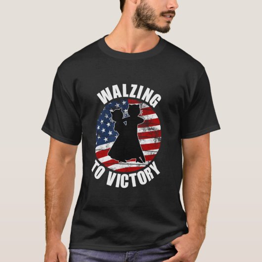 Walzing To Victory Harris Walz 2024 Cats Kamala Pr Tシャツ (正面)