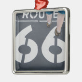 Wander Boldly メタルオーナメント (左)