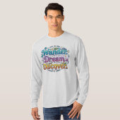 Wander. Dream. Discover. – 旅のインスピレーションA Tシャツ (正面フル)