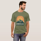 Wanderlust Retro Blue Mountain Sunrise Outdoor Sun Tシャツ (正面フル)