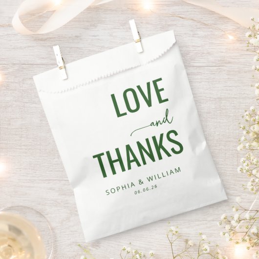 Warm Green Typographic Gratitude フェイバーバッグ (クリップ留めされた状態)