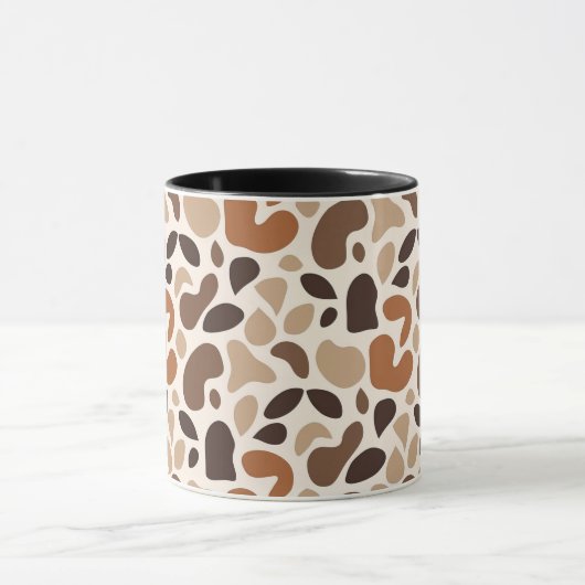 Warm Neutral Abstract Mug – Modern Organic Pattern マグカップ (中央)