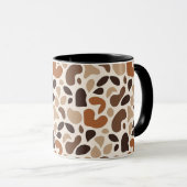 Warm Neutral Abstract Mug – Modern Organic Pattern マグカップ (正面右)