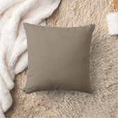 Warm Taupe Solid Throw Pillow クッション (ブランケット)