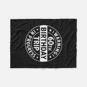 Warning 60th Birthday Trip In Progress Funny Vacat フリースブランケット (正面(横))